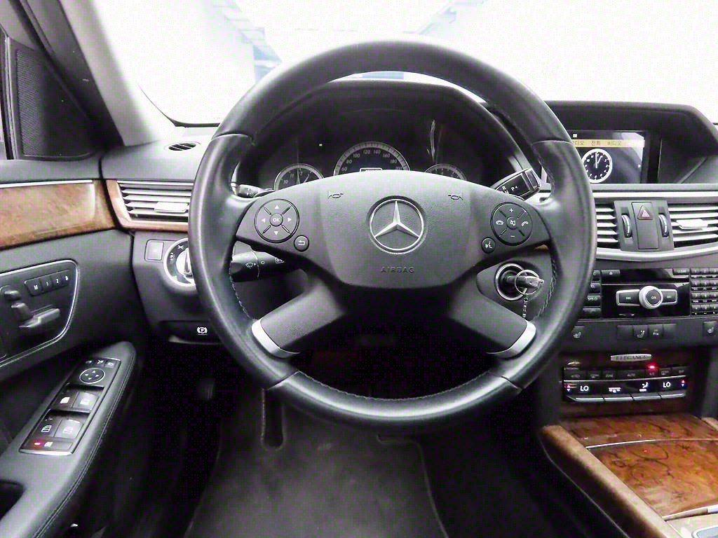Mercedes Benz E class - Vista 8