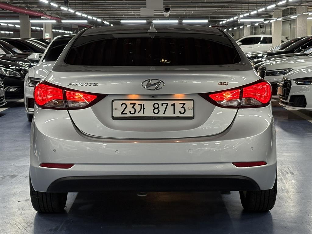 HYUNDAI Avante - Vista 4