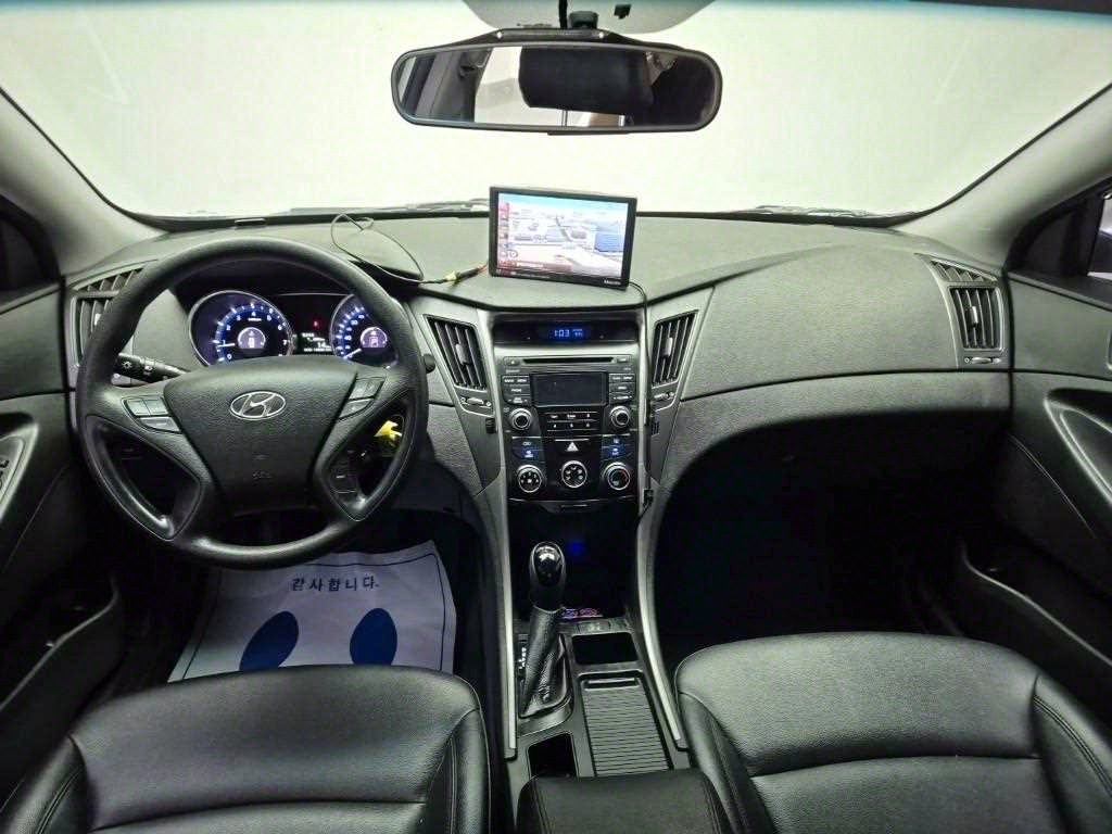 HYUNDAI Sonata - Vista 7