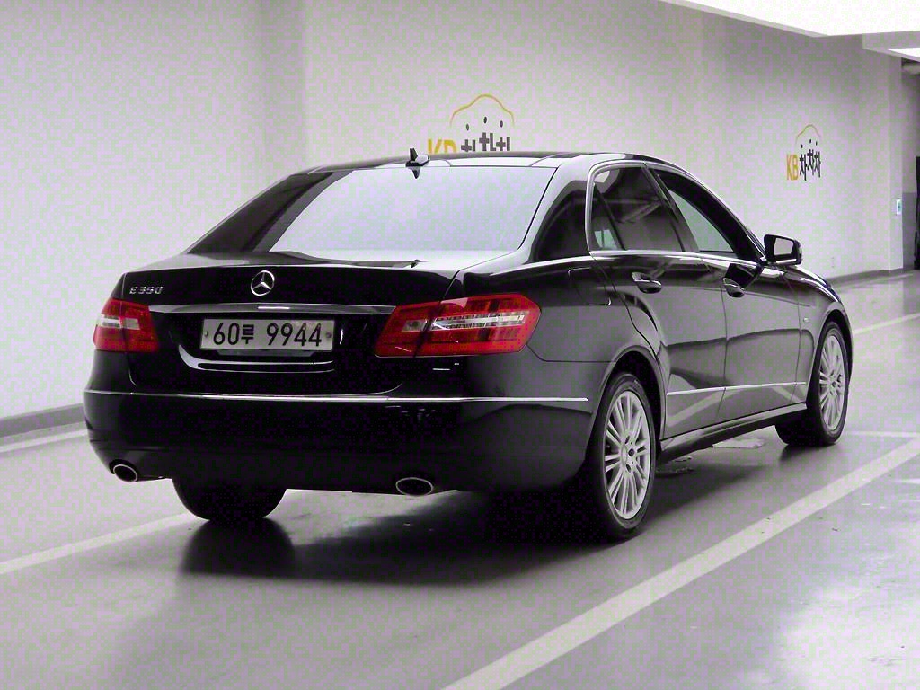 Mercedes Benz E class - Vista 4