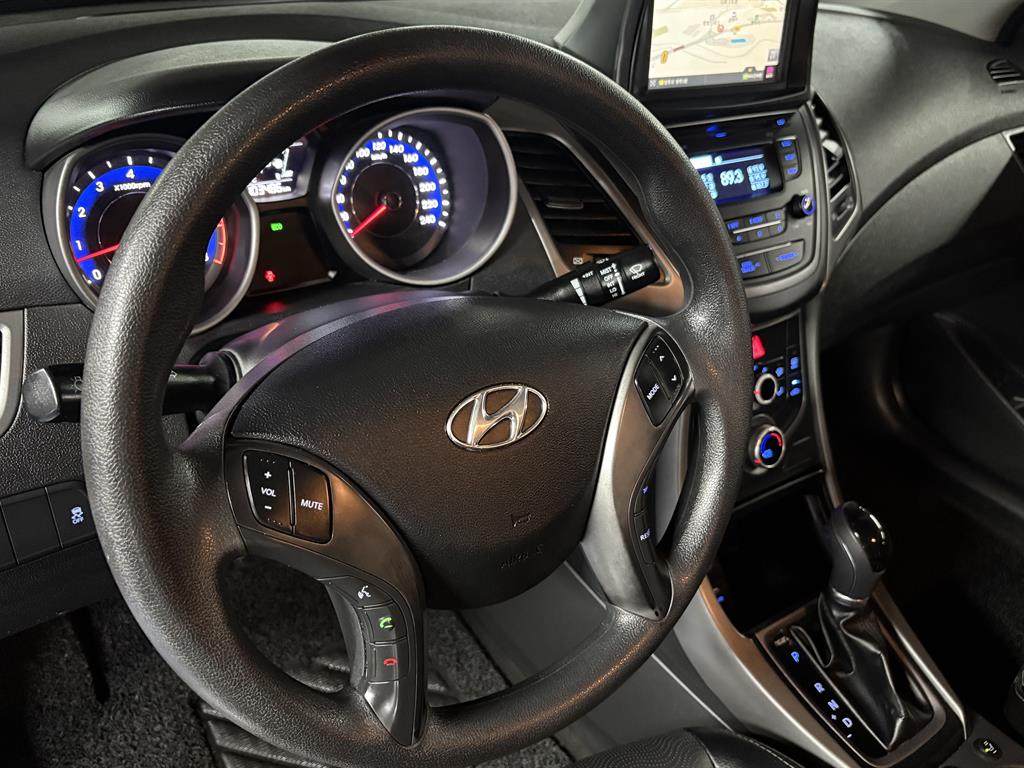 HYUNDAI Avante - Vista 11