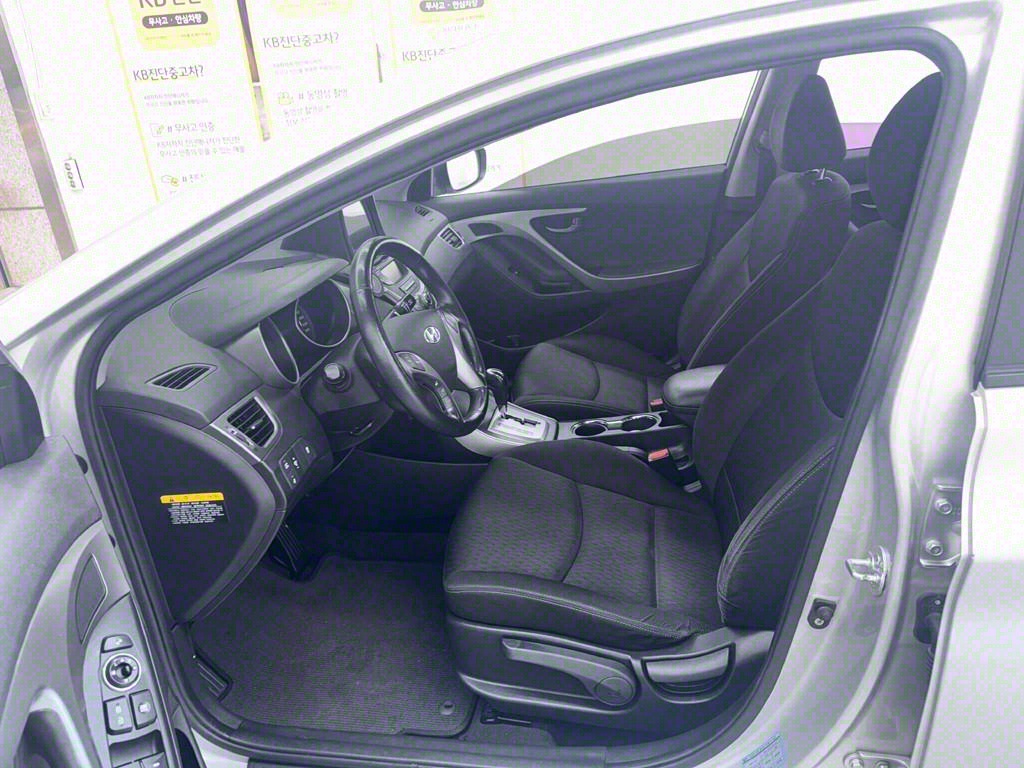 HYUNDAI Avante - Vista 5