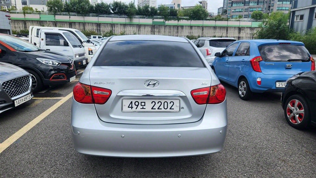 HYUNDAI Avante - Vista 5