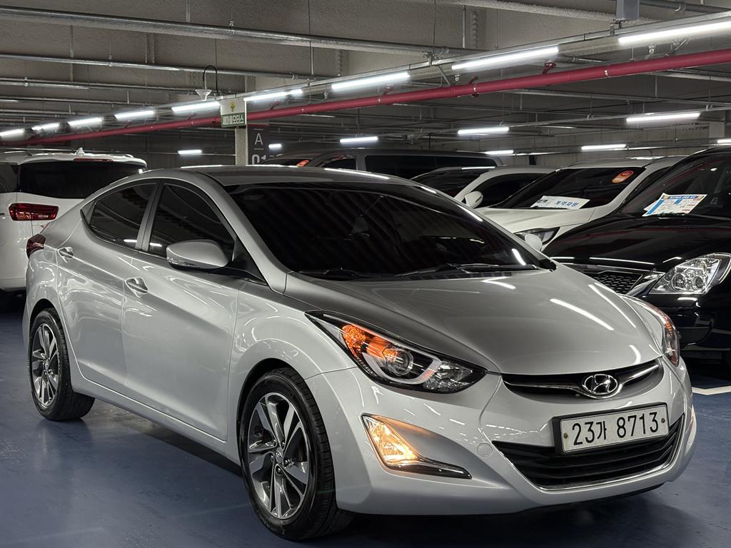 HYUNDAI Avante - Vista 5