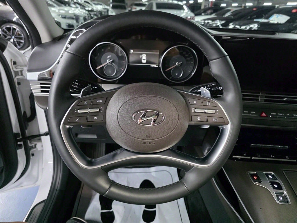 HYUNDAI Grandeur - Vista 11