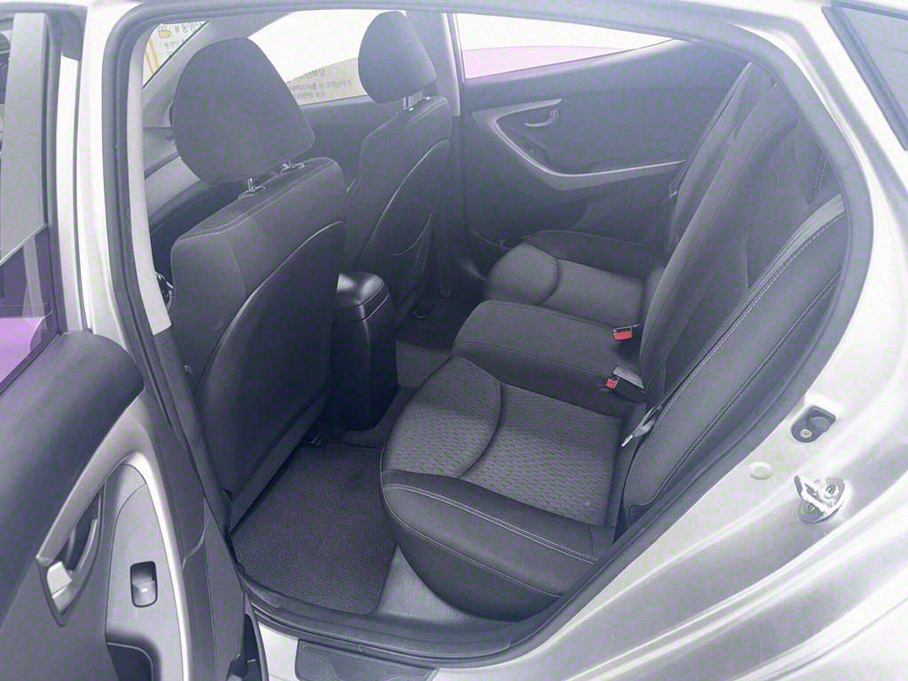 HYUNDAI Avante - Vista 6