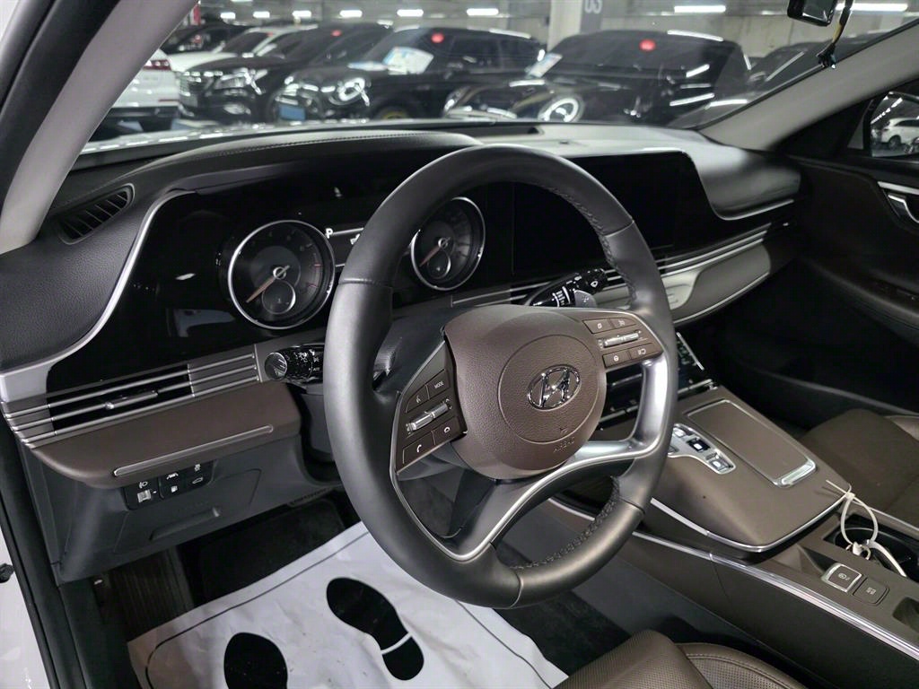 HYUNDAI Grandeur - Vista 9