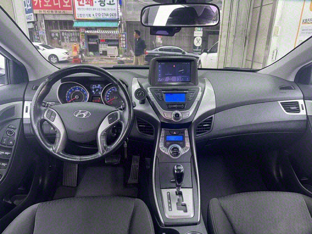 HYUNDAI Avante - Vista 7