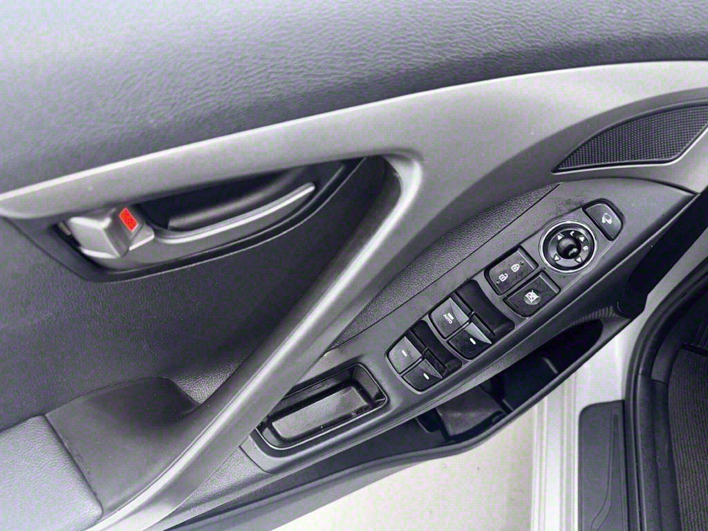 HYUNDAI Avante - Vista 9