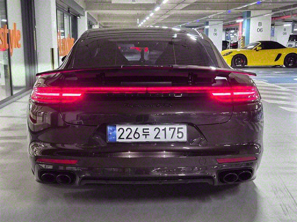 Porsche Panamera - Vista 5