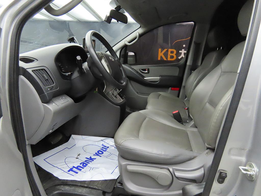 HYUNDAI Starex - Vista 5