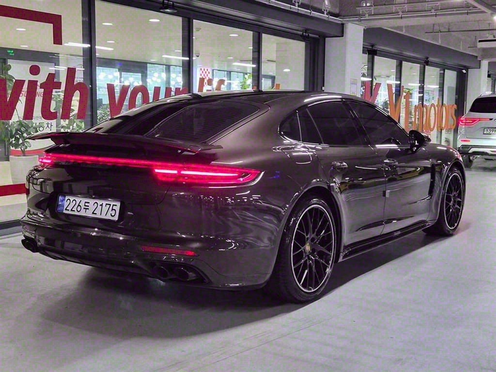 Porsche Panamera - Vista 4