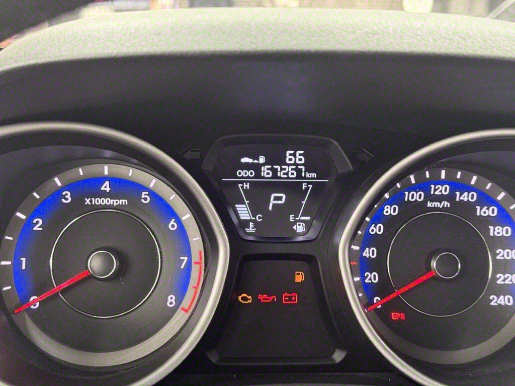 HYUNDAI Avante - Vista 8