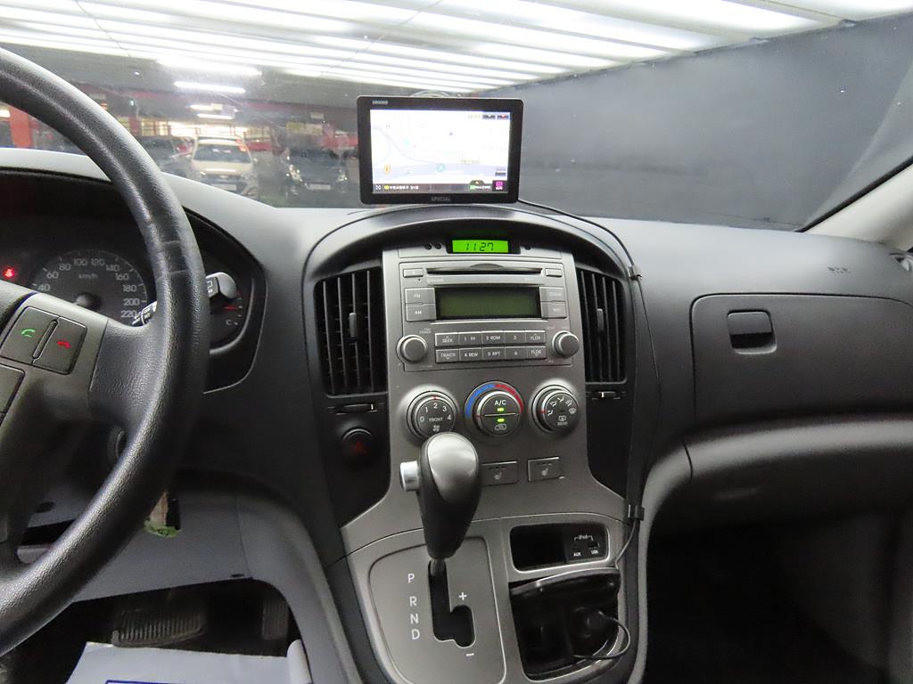 HYUNDAI Starex - Vista 9