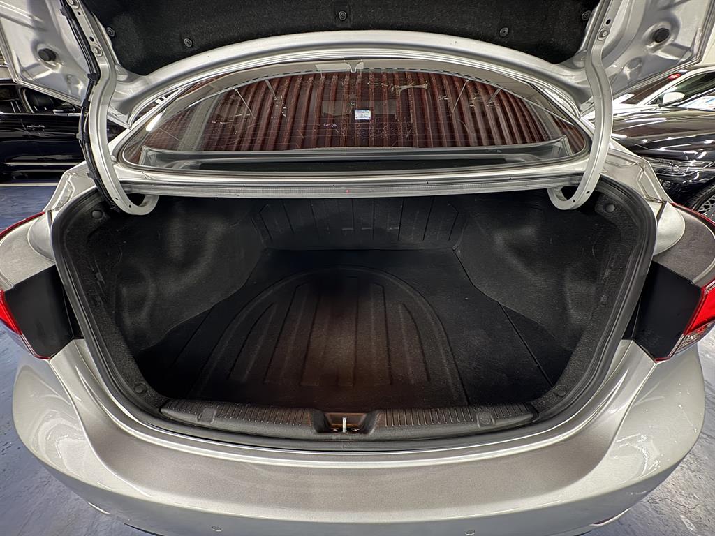 HYUNDAI Avante - Vista 7