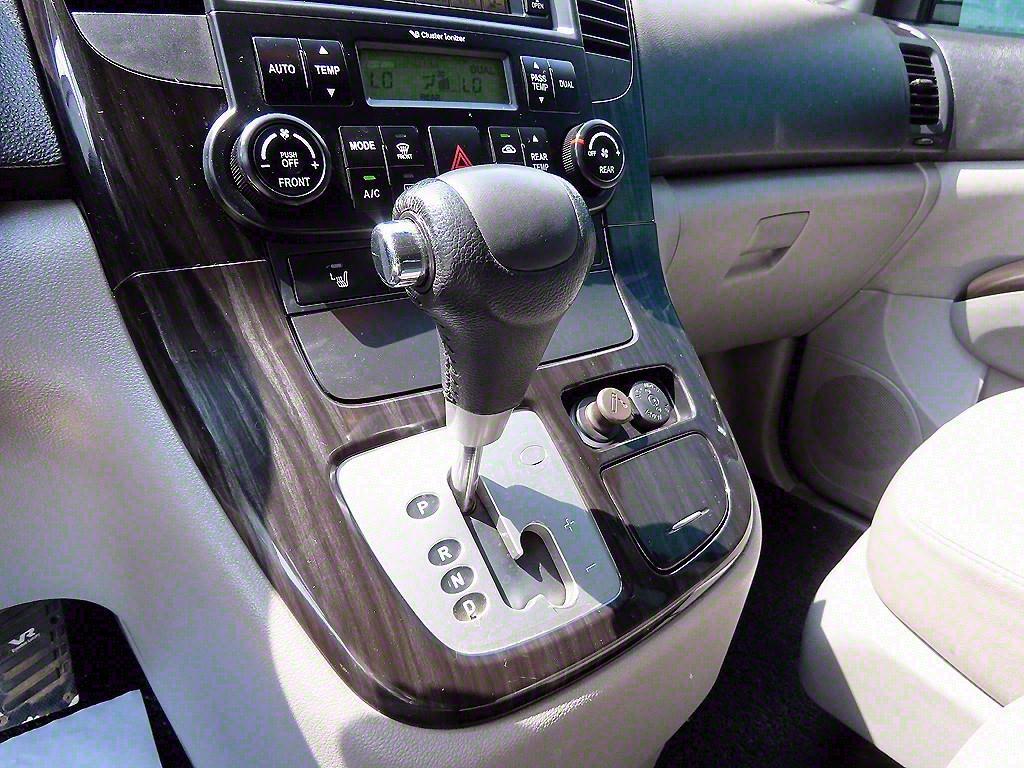 KIA Carnival - Vista 12