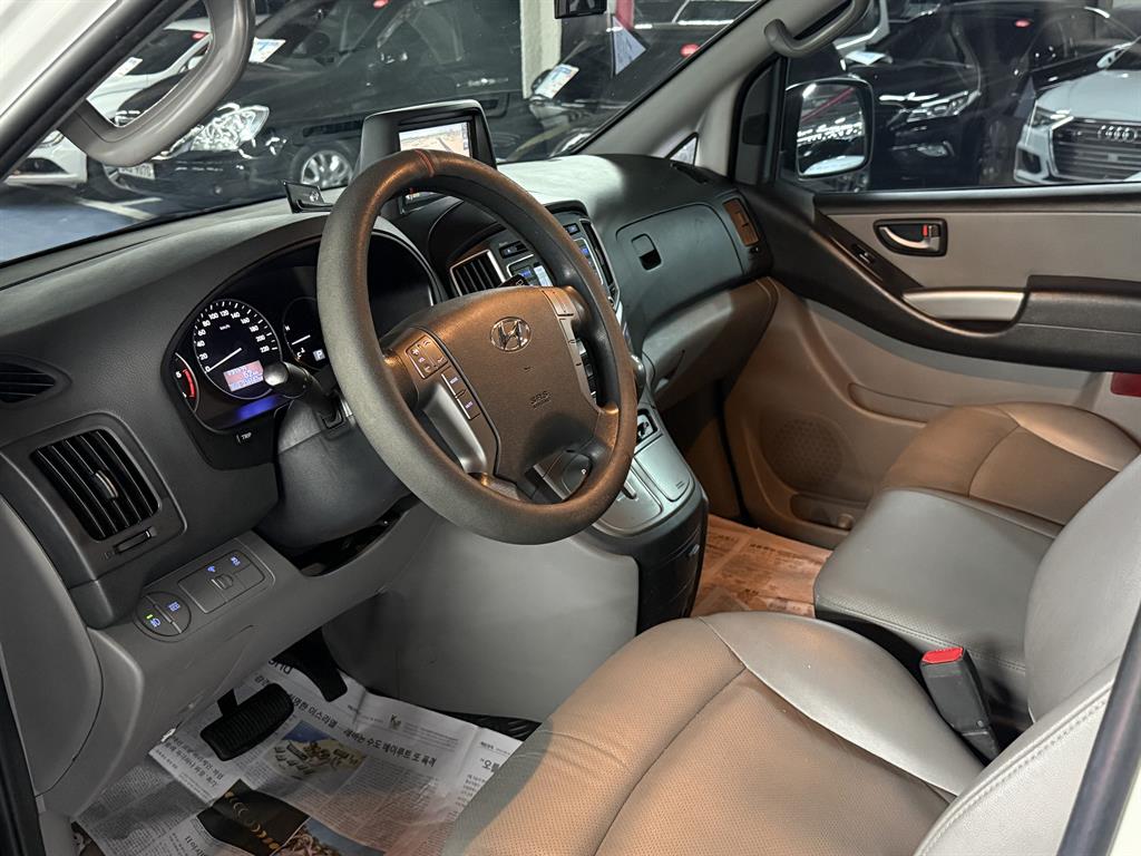 HYUNDAI Starex - Vista 7