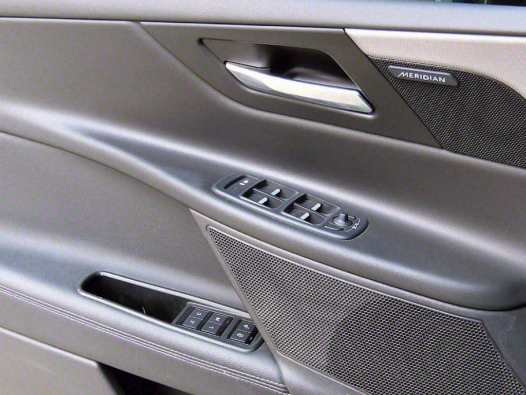 Jaguar XE - Vista 11