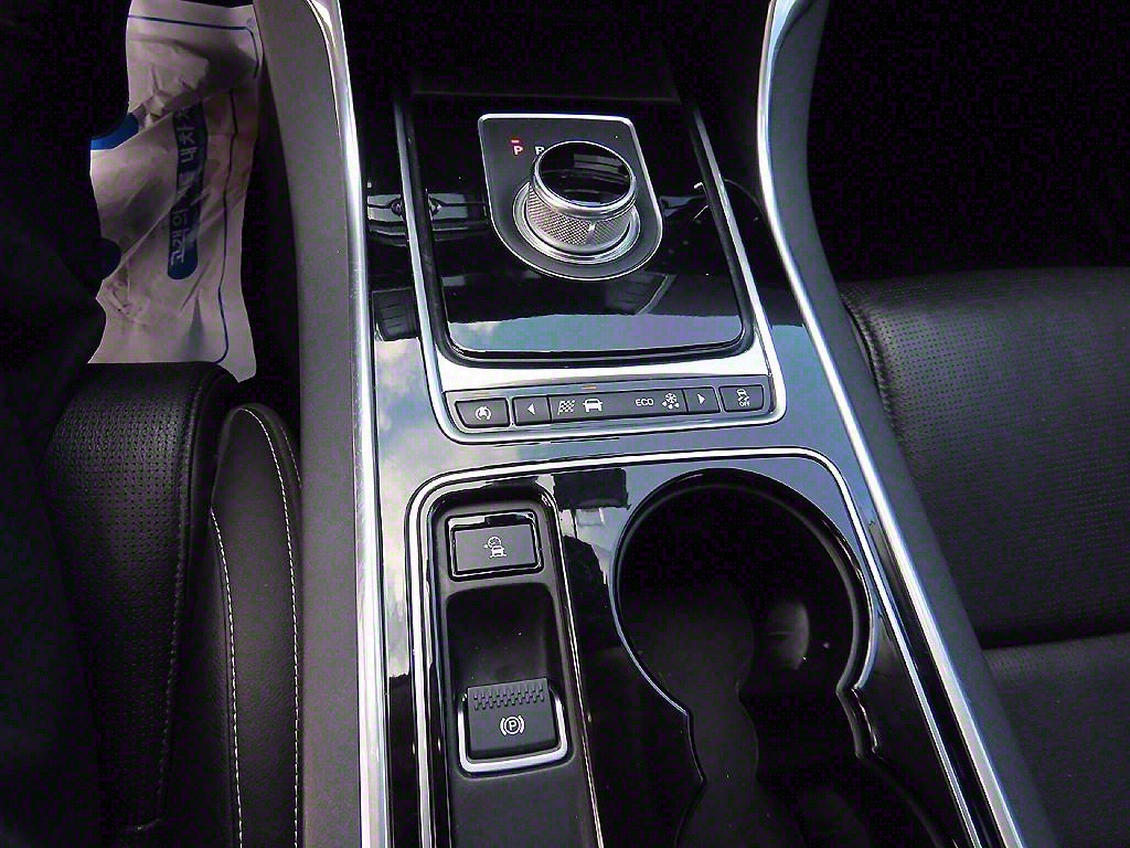 Jaguar XE - Vista 10