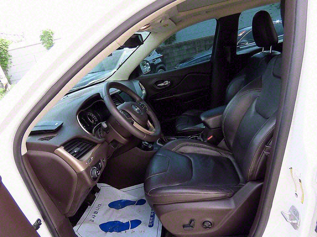 Jeep Cherokee - Vista 5