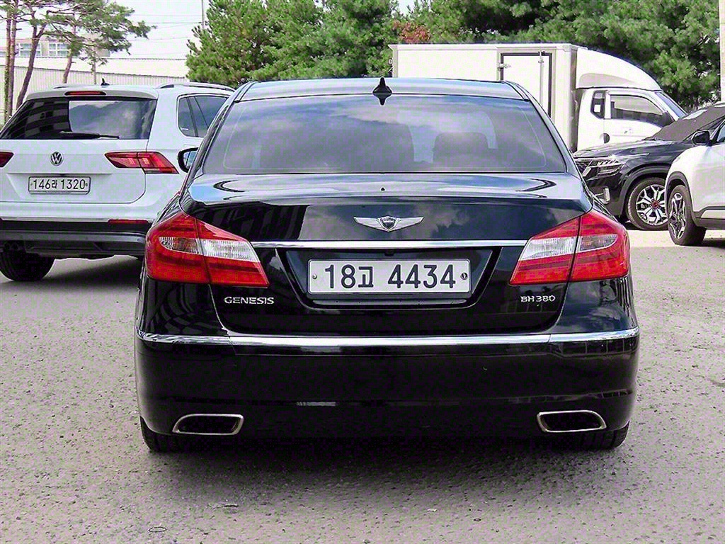 HYUNDAI Genesis - Vista 4