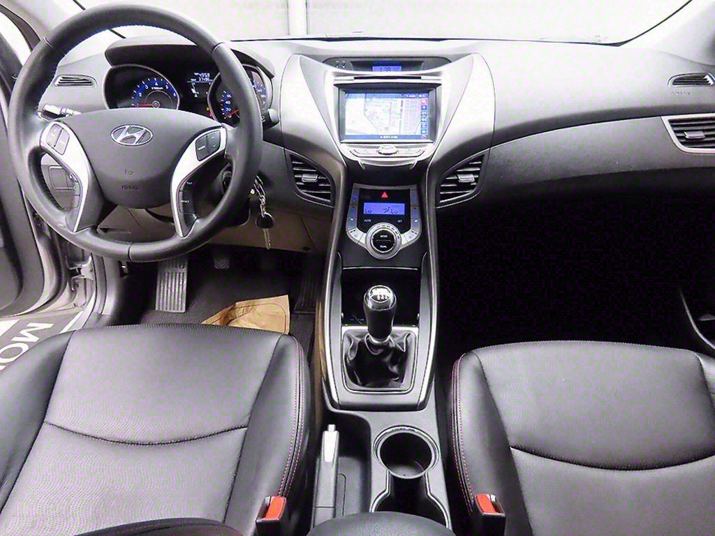 HYUNDAI Avante - Vista 7