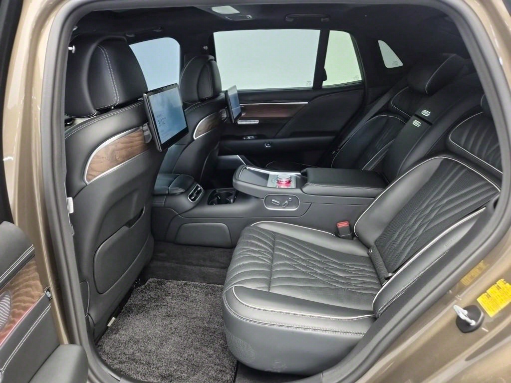 Genesis G90 - Vista 12