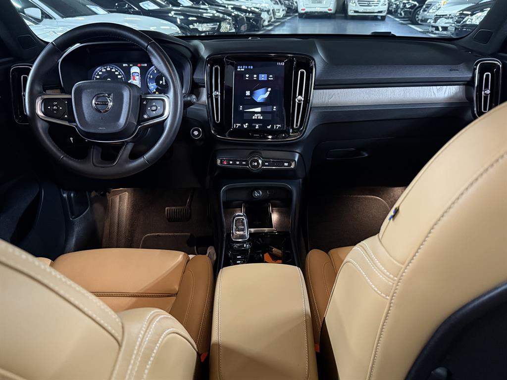 Volvo XC40 - Vista 8