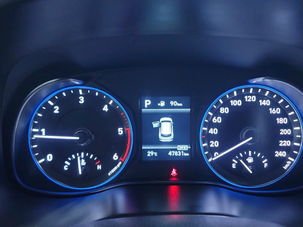 HYUNDAI Kona - Vista 11