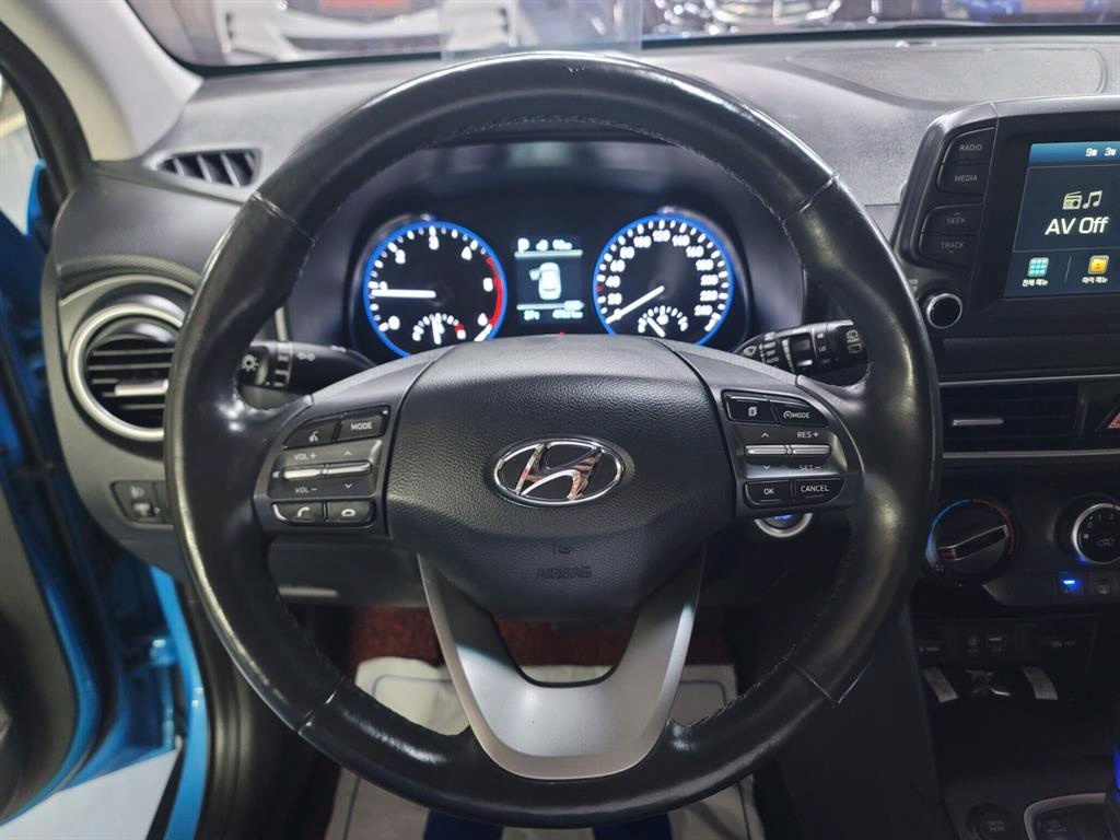 HYUNDAI Kona - Vista 10