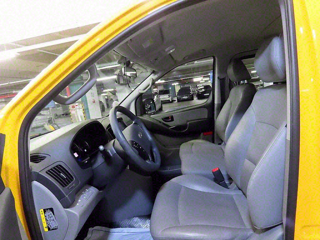 HYUNDAI Starex - Vista 6