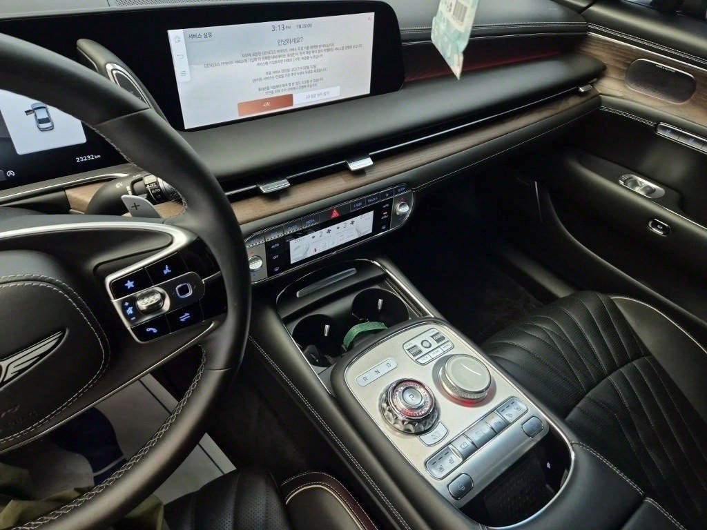 Genesis G90 - Vista 10