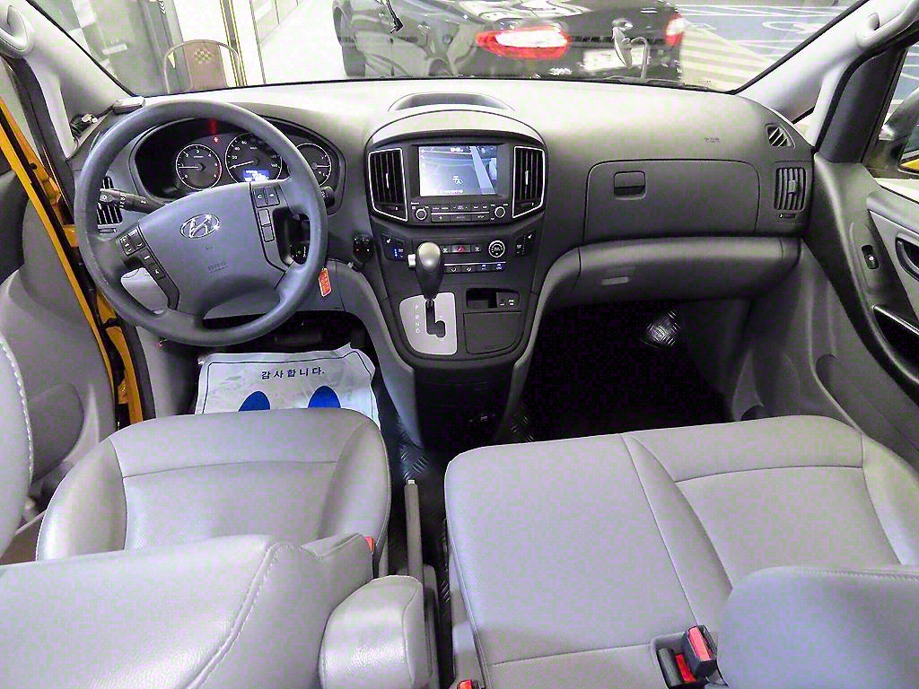 HYUNDAI Starex - Vista 11