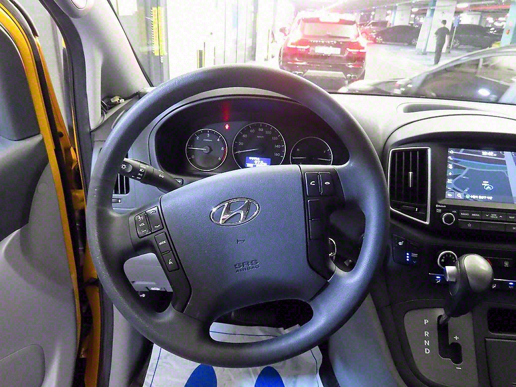 HYUNDAI Starex - Vista 9