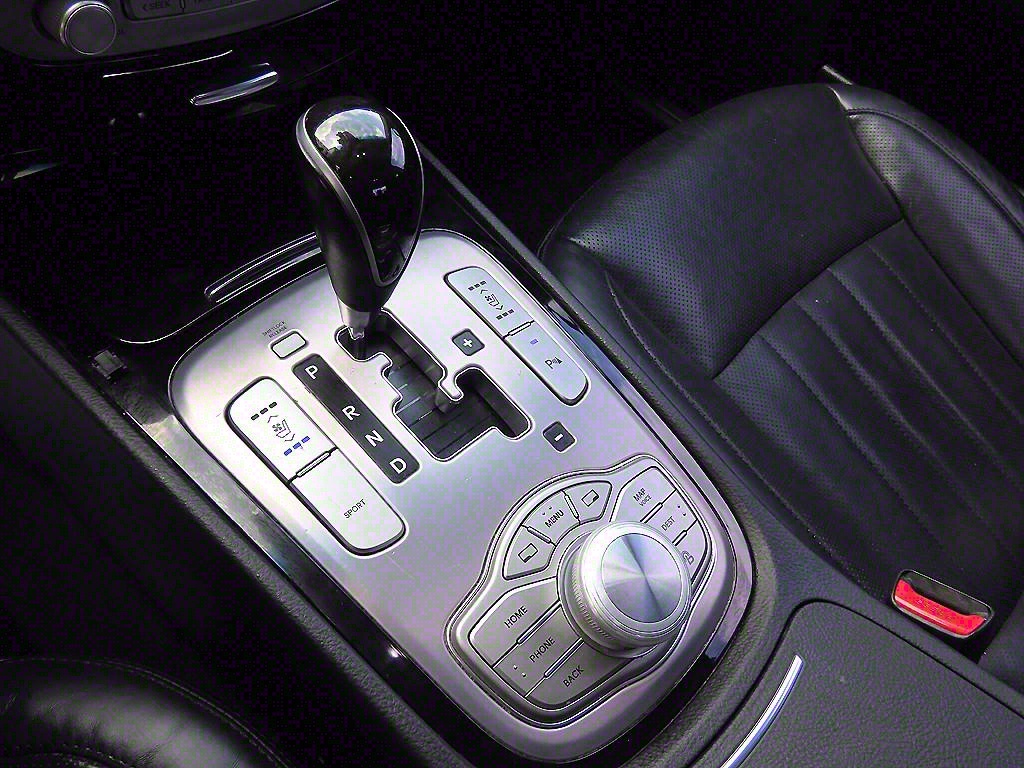 HYUNDAI Genesis - Vista 10