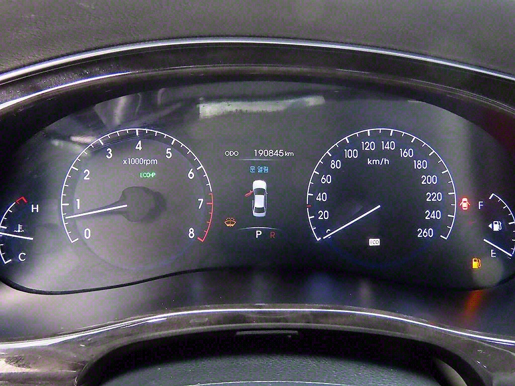 HYUNDAI Genesis - Vista 9