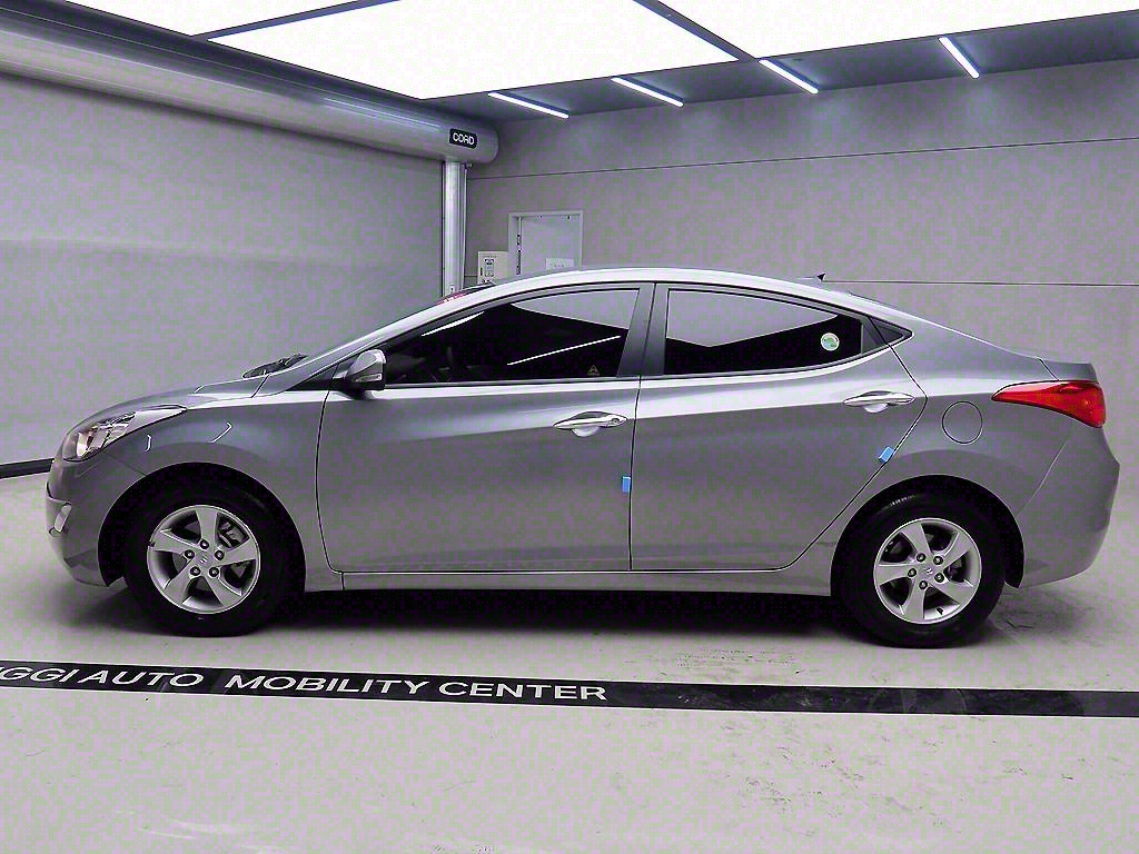 HYUNDAI Avante - Vista 4