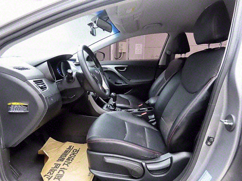 HYUNDAI Avante - Vista 5