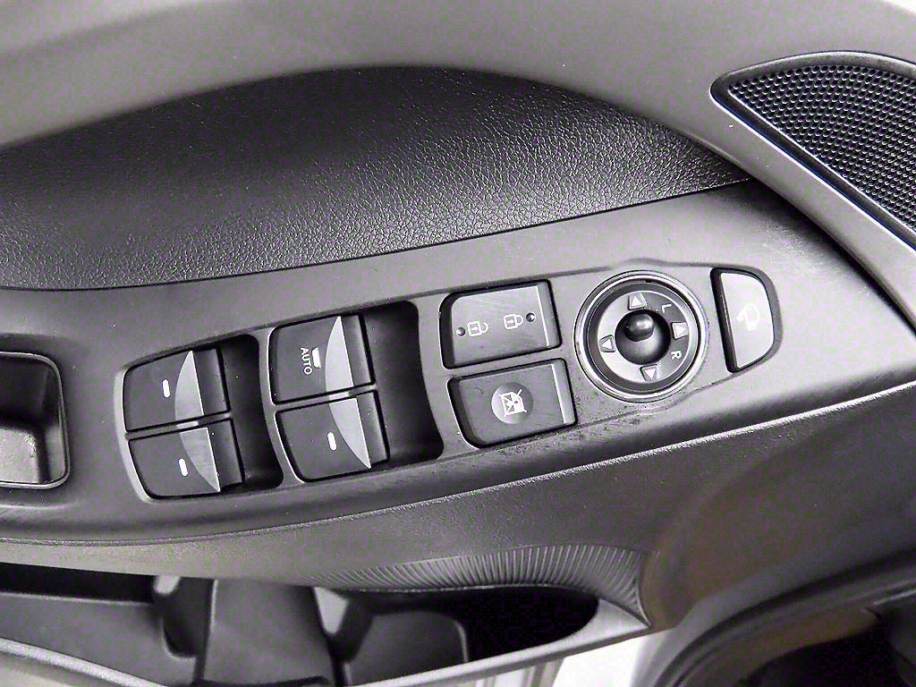 HYUNDAI Avante - Vista 11