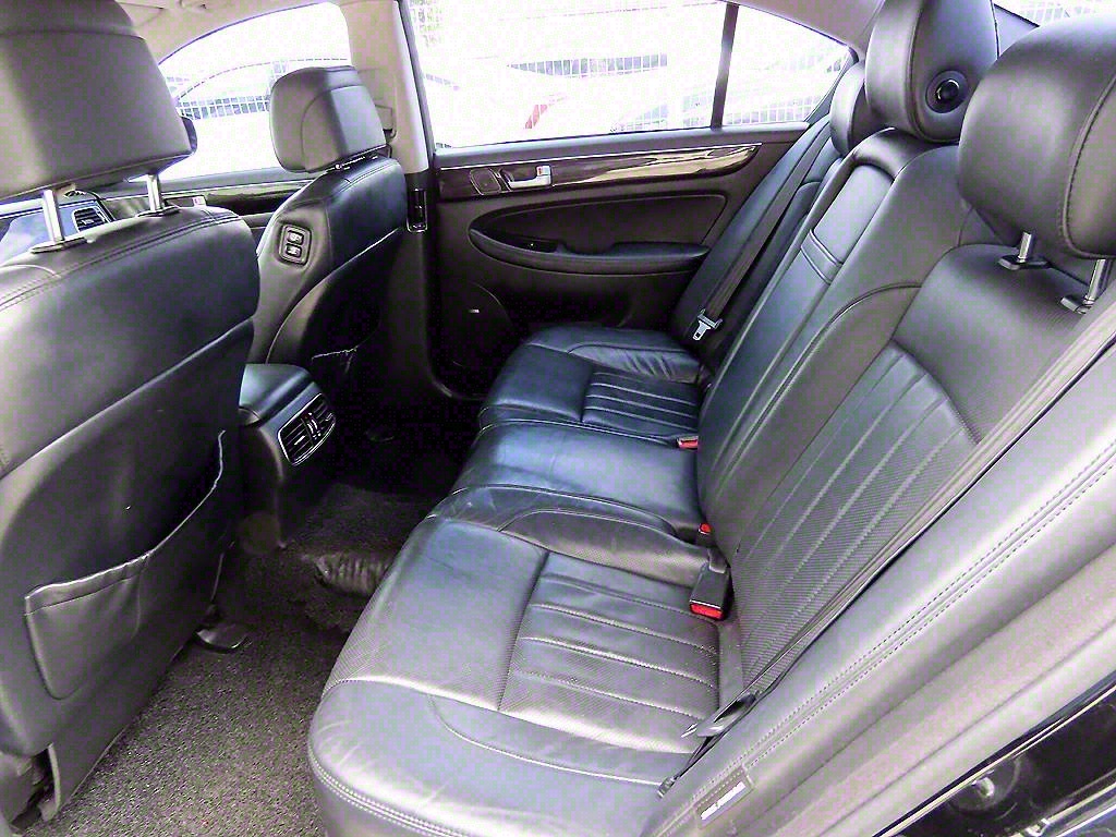 HYUNDAI Genesis - Vista 6