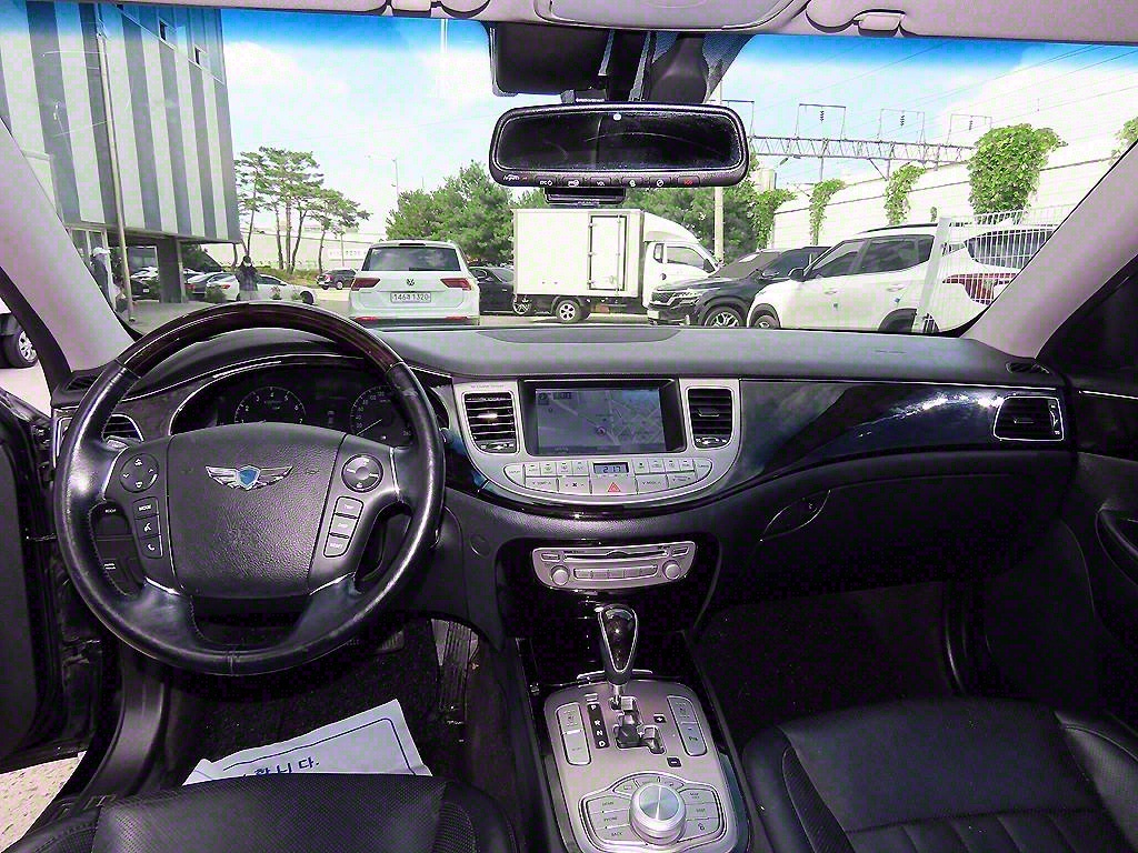 HYUNDAI Genesis - Vista 7