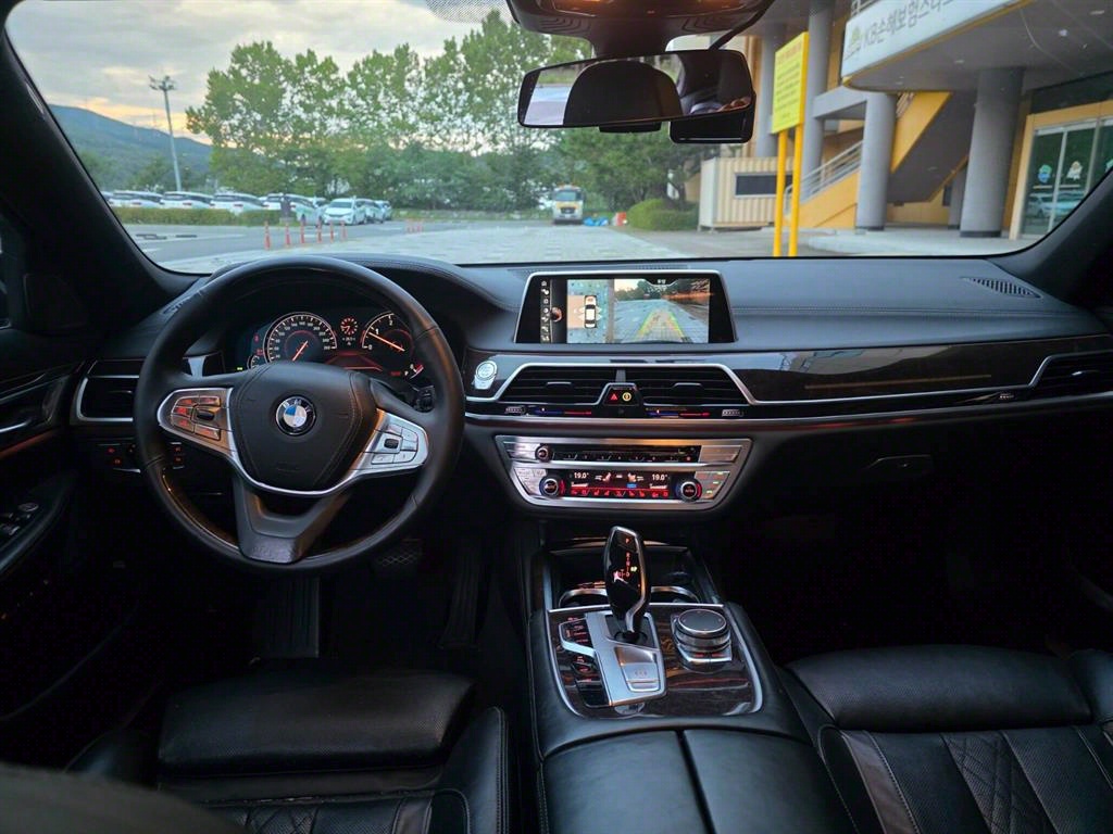 BMW 7 Series - Vista 8