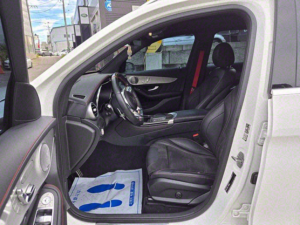 Mercedes Benz GLC Class - Vista 5