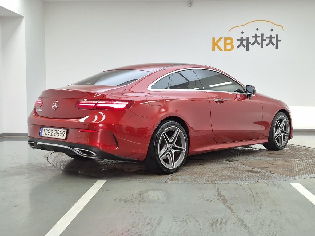 Mercedes Benz E class - Vista 4