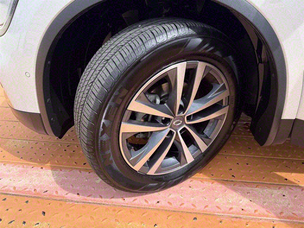 SAMSUNG QM6 - Vista 8