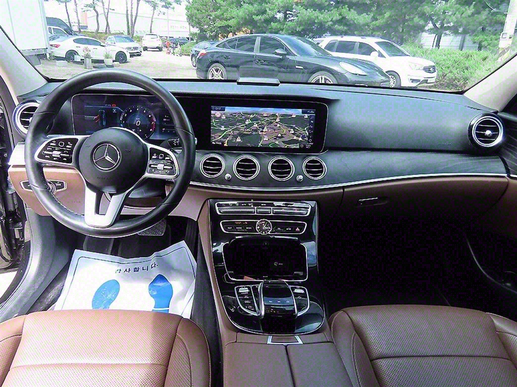 Mercedes Benz E class - Vista 7