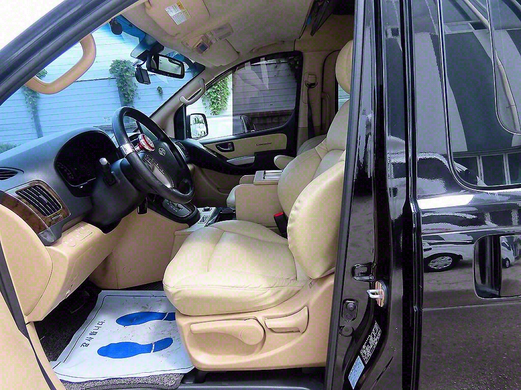 HYUNDAI Starex - Vista 5