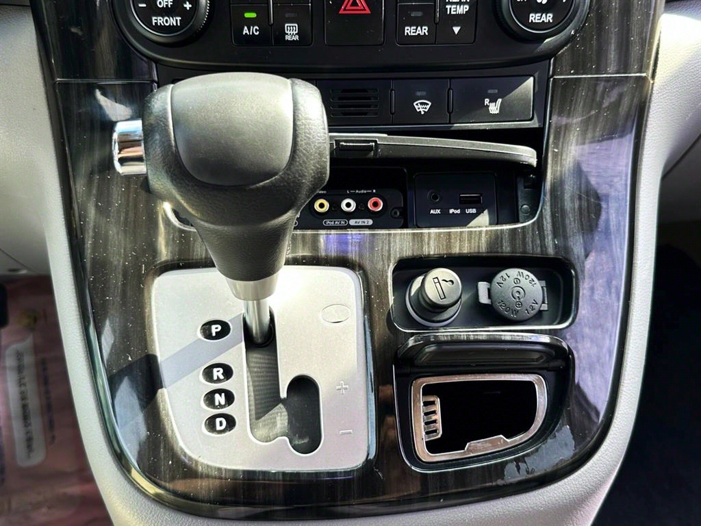 KIA Carnival - Vista 11