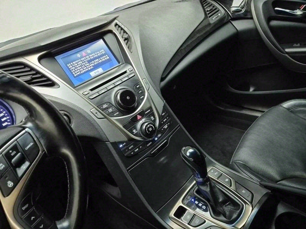 HYUNDAI Grandeur - Vista 10