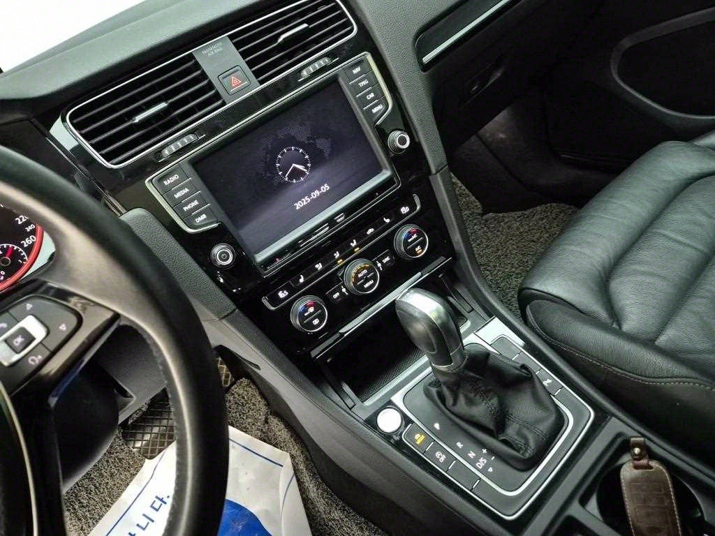 Volkswagen Golf - Vista 10